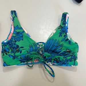 I’m selling a maaji 4 way reversible top